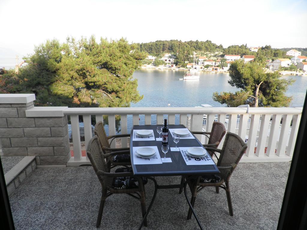 Apartments Holiday Lumbarda Exterior photo