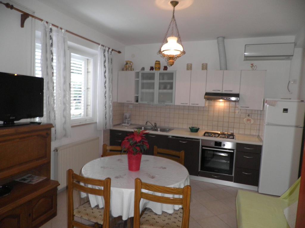 Apartments Holiday Lumbarda Exterior photo